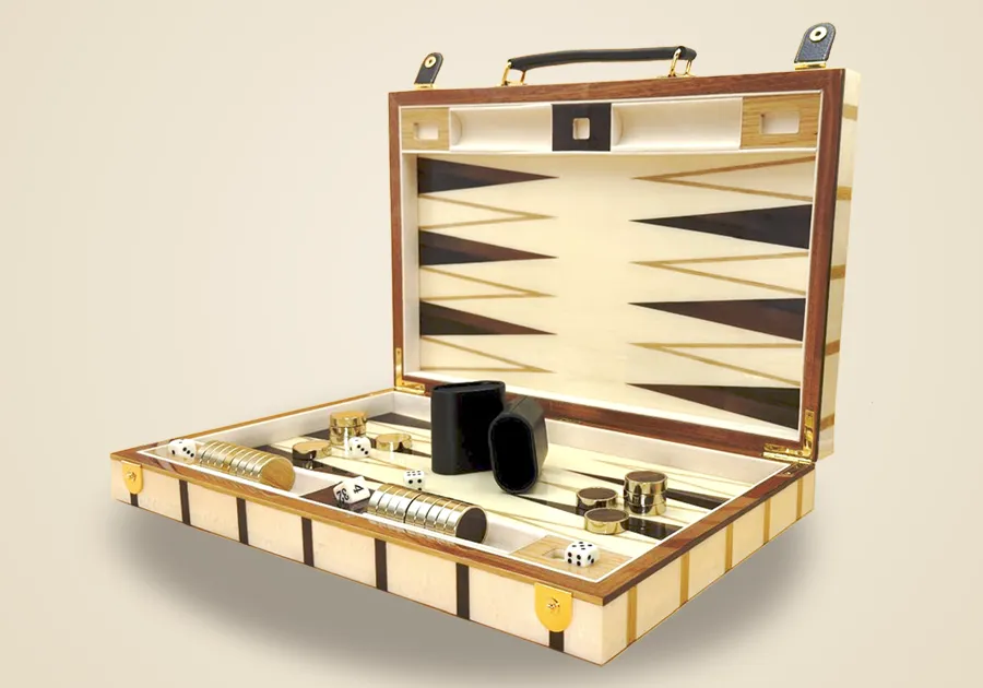 Cedar-lined inlaid cigar humidor, open, made in the Ercolano workshop in Sorrento