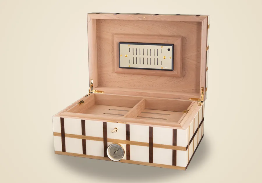 Inlaid backgammon board in an open case, made in the Ercolano workshop in Sorrento